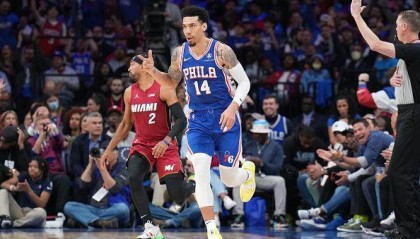 开云体育保障-哈登马克西各打半场好球 格林终于找回三分准星