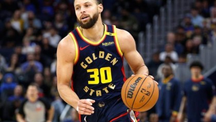 开云体育博彩-勇士潜流暗涌！库里不满老板双线计划，又浪费一年？