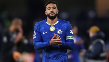 开云体育博彩-英媒：腿筋受伤的詹姆斯最迟能在五月初复出，不会错过世界杯