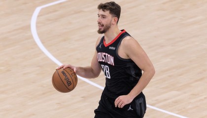 开云体育博彩-申京24岁前第13次单场助攻上双中锋历史第二 仅次于约基奇39次