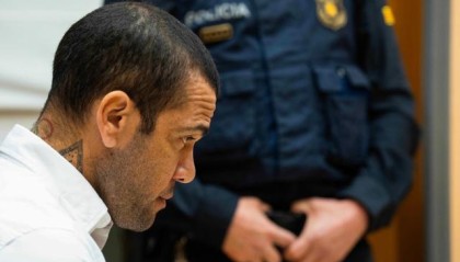 开云体育保障-强奸罪成立，阿尔维斯被判刑四年零六个月